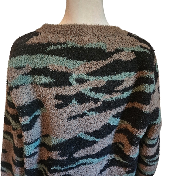 Barefoot Dreams Camoflage CozyChic Seaside Crew-Neck Pullover - Picture 9 of 13